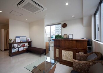 4F立てビルの最上階ですので、日の光がやわらかく差し込みます。